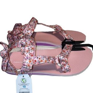 Time and Tru Sandals 8